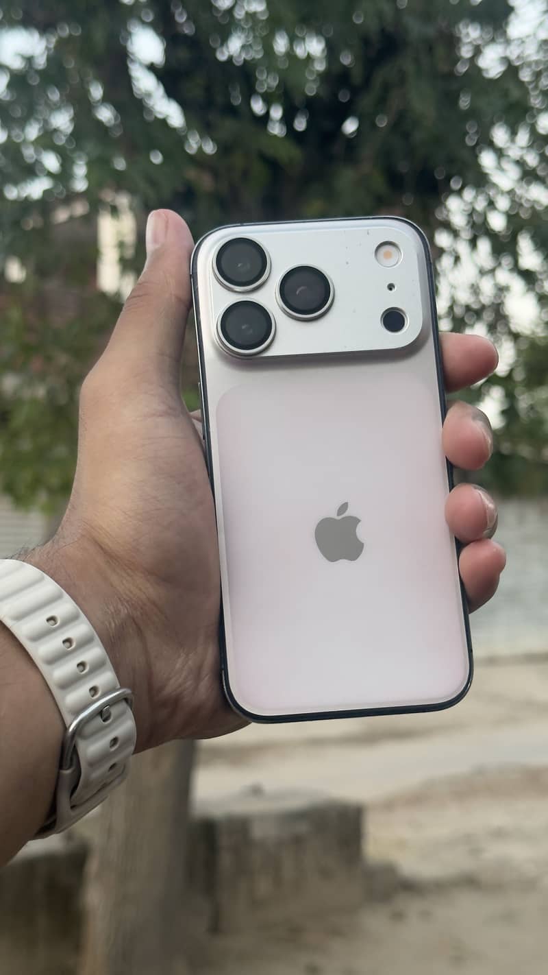 Apple iPhone 14 Pro 1