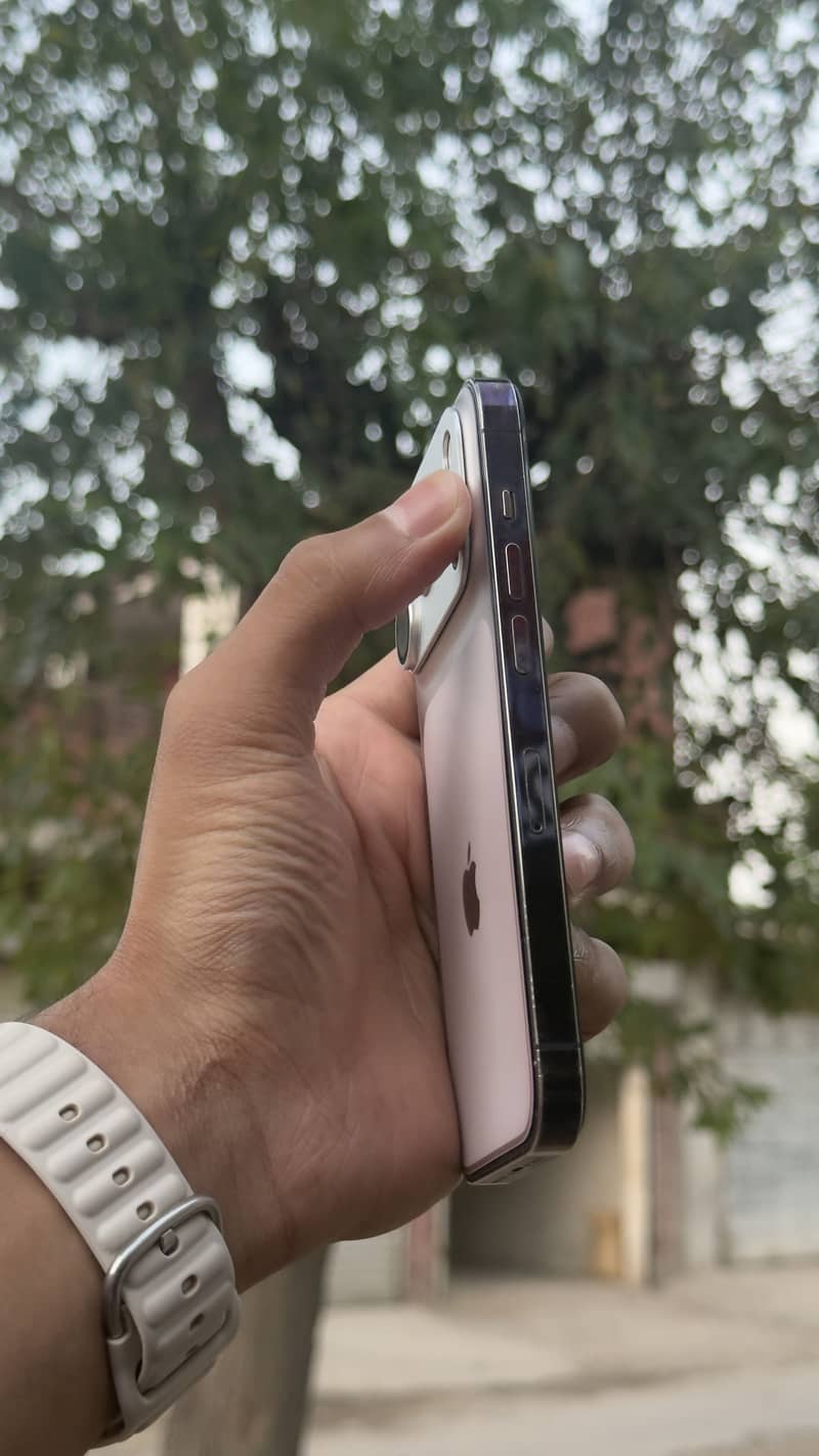 Apple iPhone 14 Pro 2