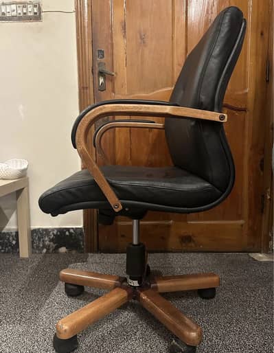 IMPORTED OFFICE CHAIR MADE OF WOOD AND LEATHER
