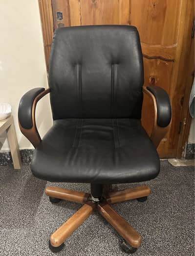 IMPORTED OFFICE CHAIR MADE OF WOOD AND LEATHER