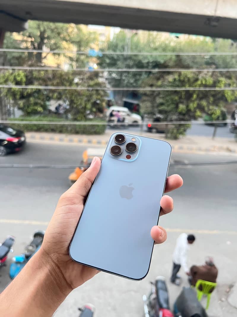 Apple iPhone 13 Pro Max 1