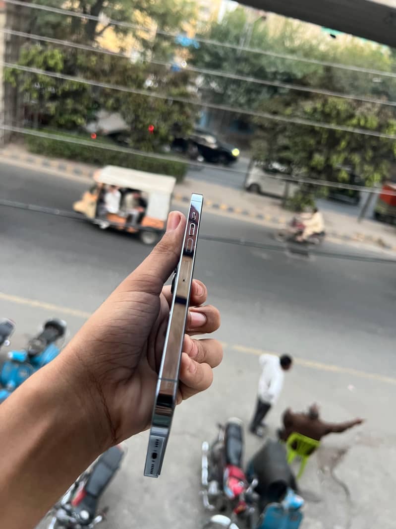 Apple iPhone 13 Pro Max 2