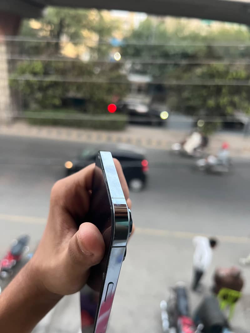 Apple iPhone 13 Pro Max 3