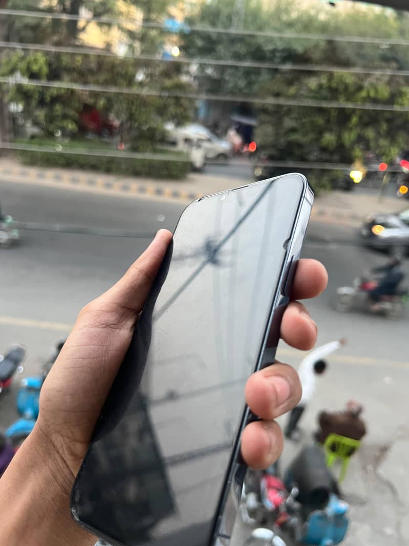 Apple iPhone 13 Pro Max 4