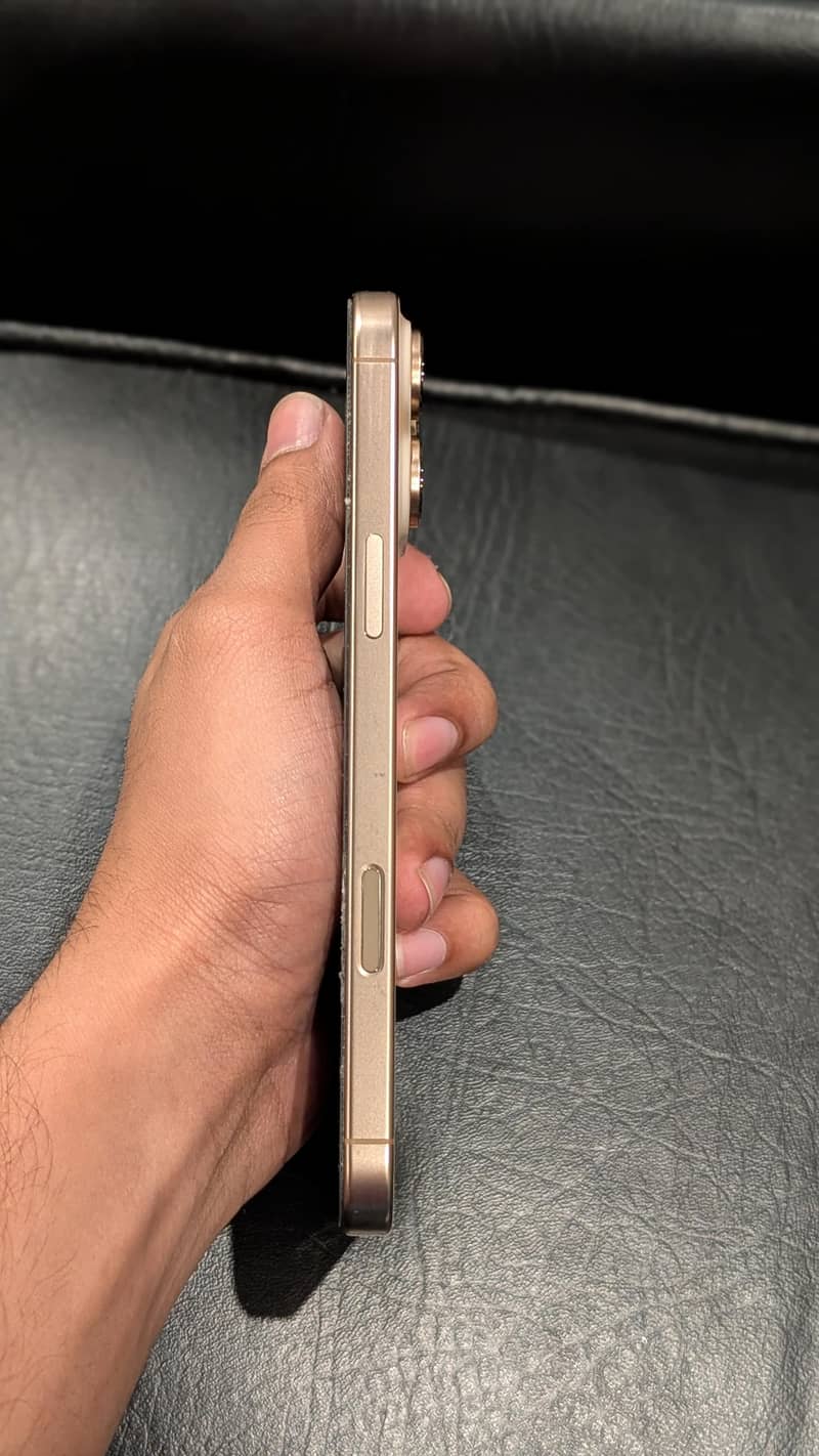 Apple iPhone 16 Pro Max 2