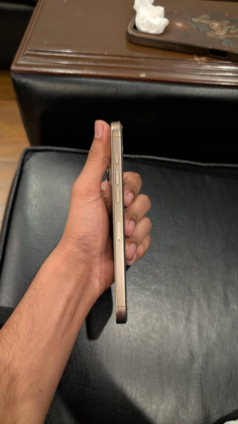 Apple iPhone 16 Pro Max 4