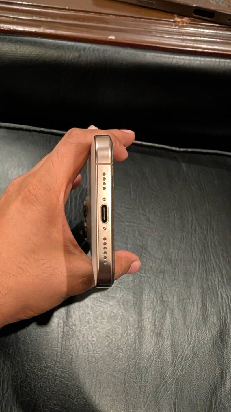 Apple iPhone 16 Pro Max 5