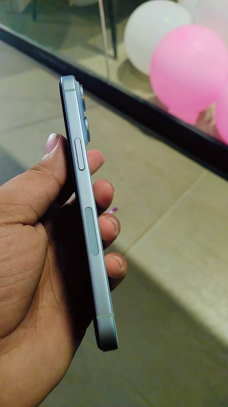 Apple iPhone 15 4