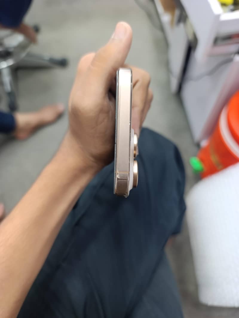 Apple iPhone 16 Pro Max 5