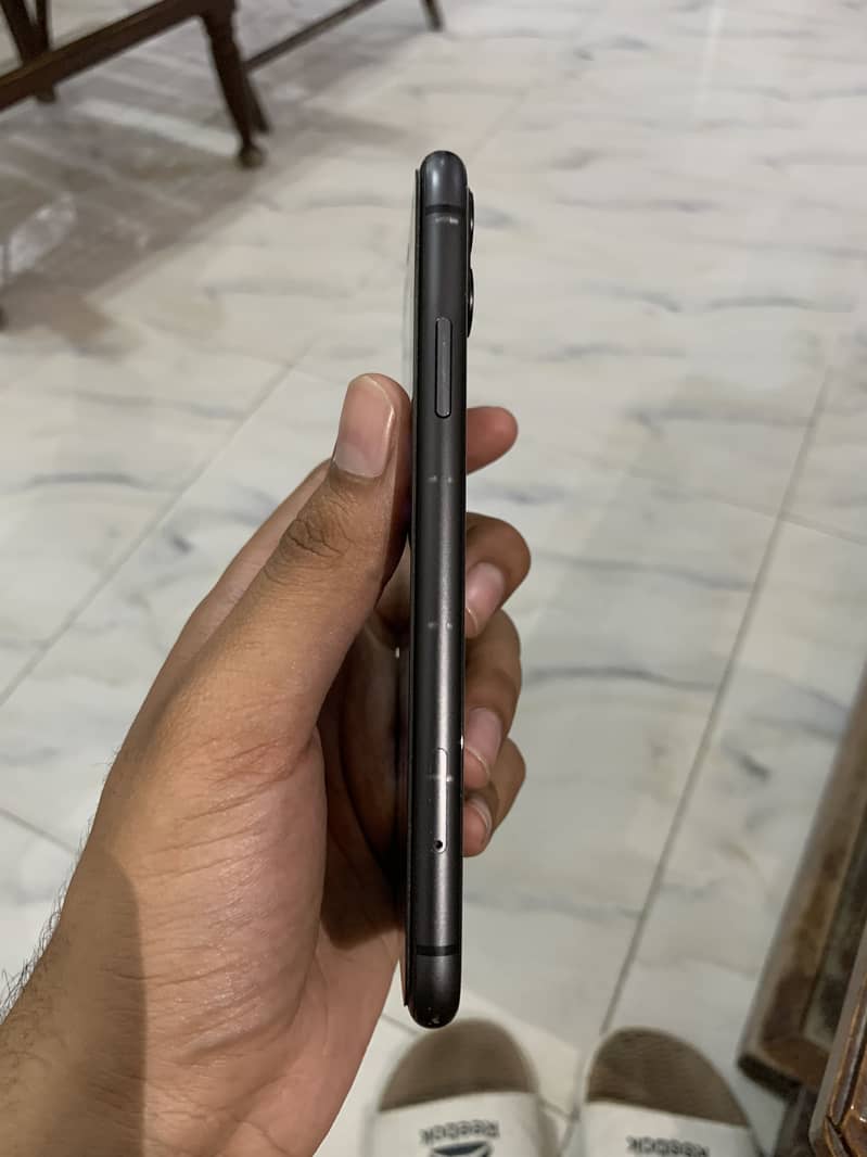 Apple iPhone 11 0