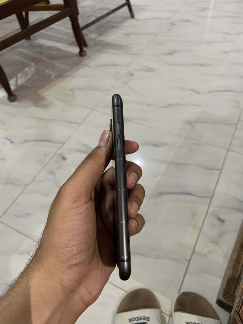 Apple iPhone 11 3