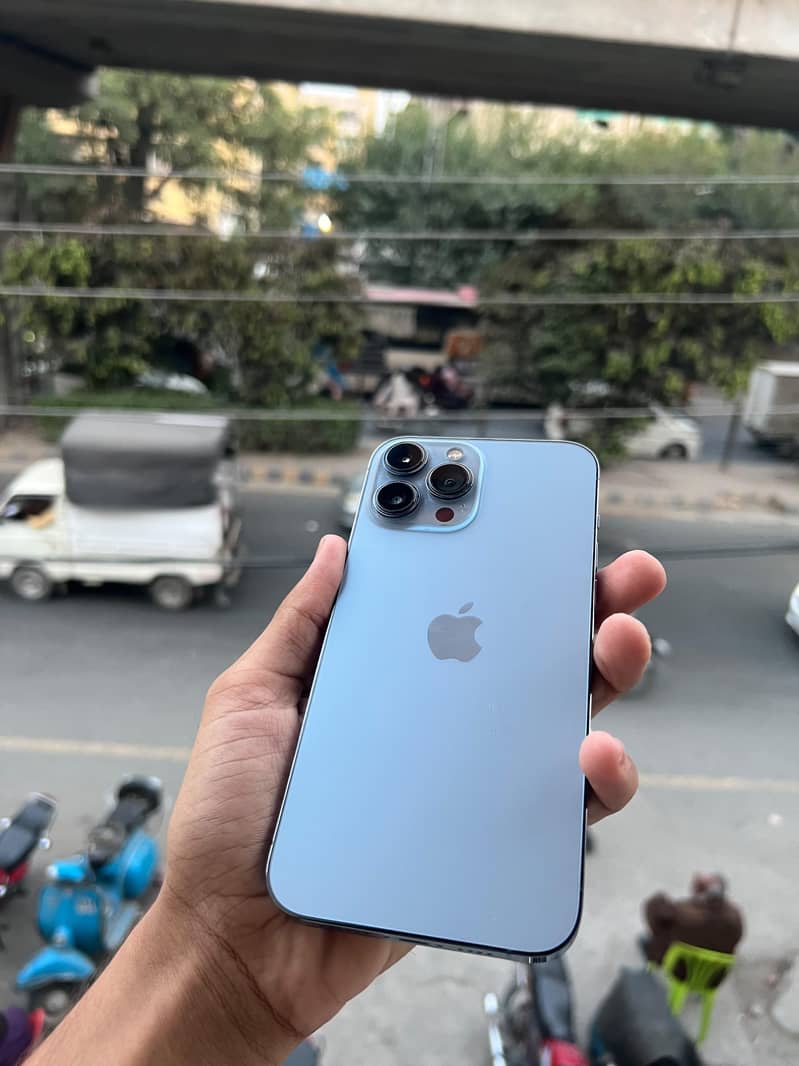 Apple iPhone 13 Pro Max 1