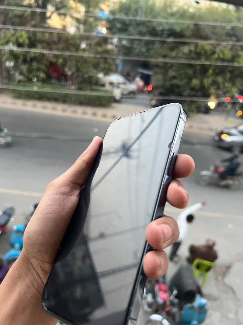 Apple iPhone 13 Pro Max 3