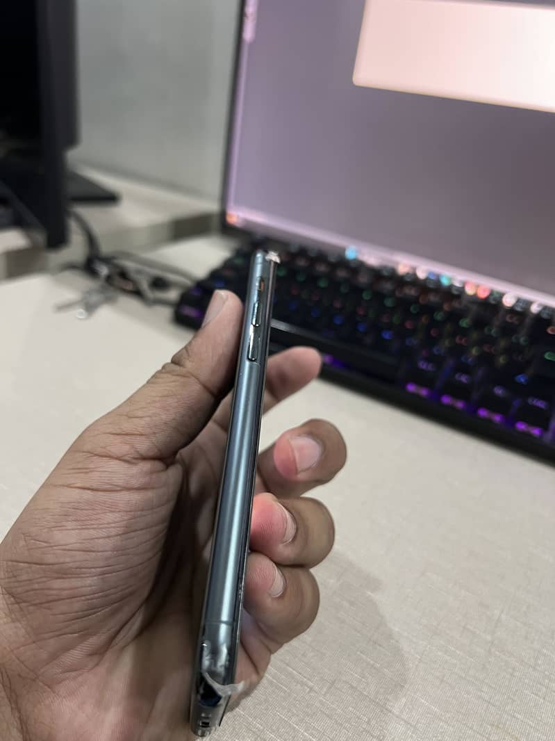 Apple iPhone 11 Pro 7
