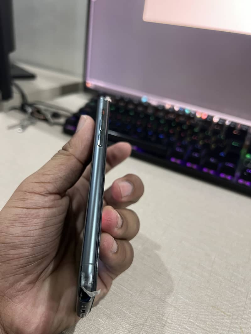 Apple iPhone 11 Pro 8