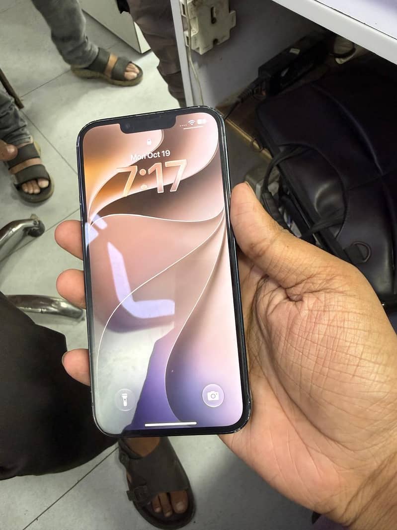 Apple iPhone 13 3