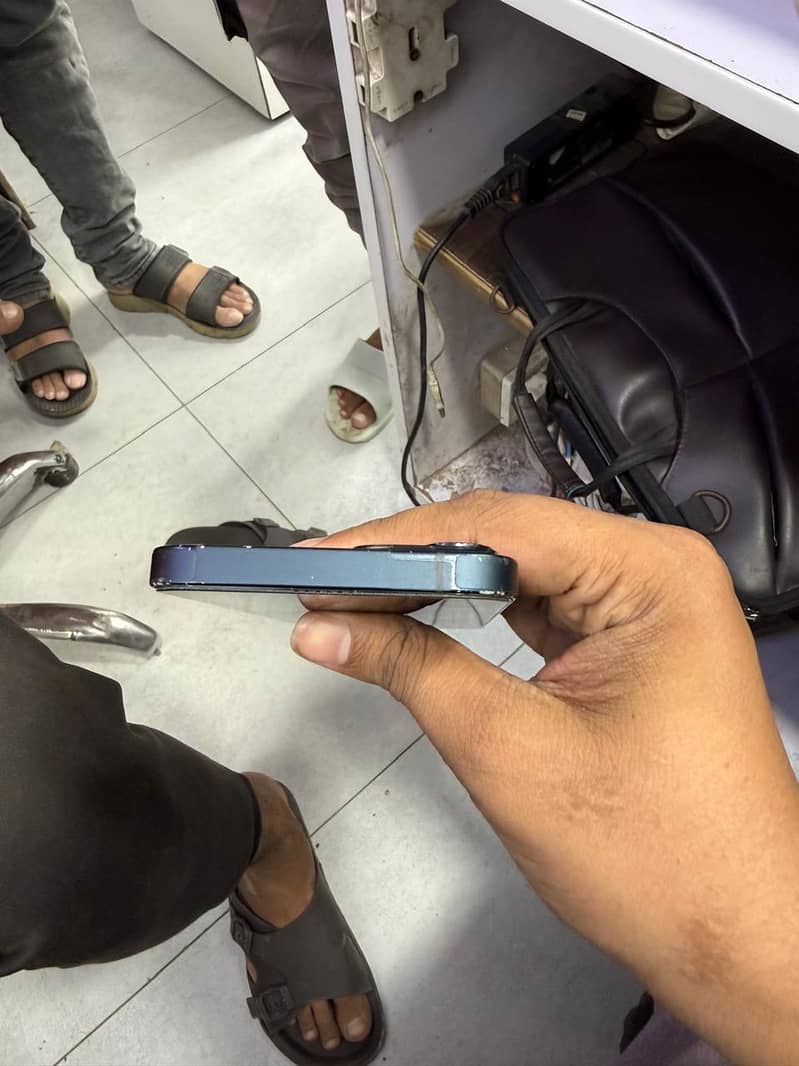Apple iPhone 13 4