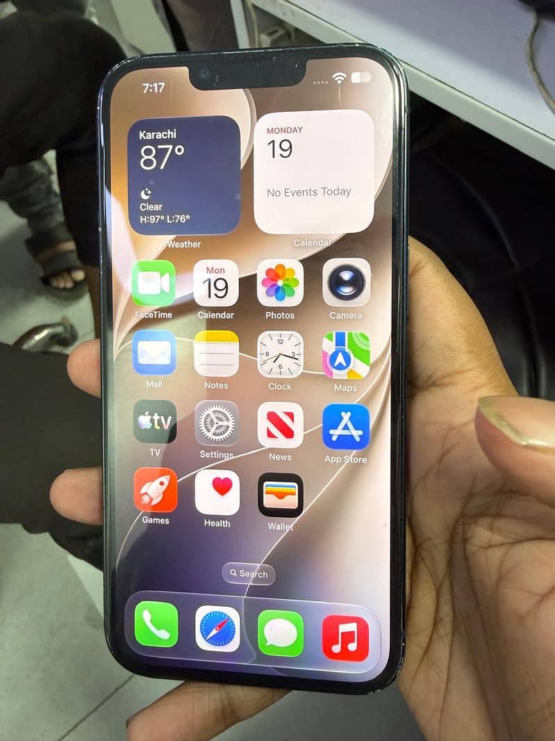 Apple iPhone 13 5