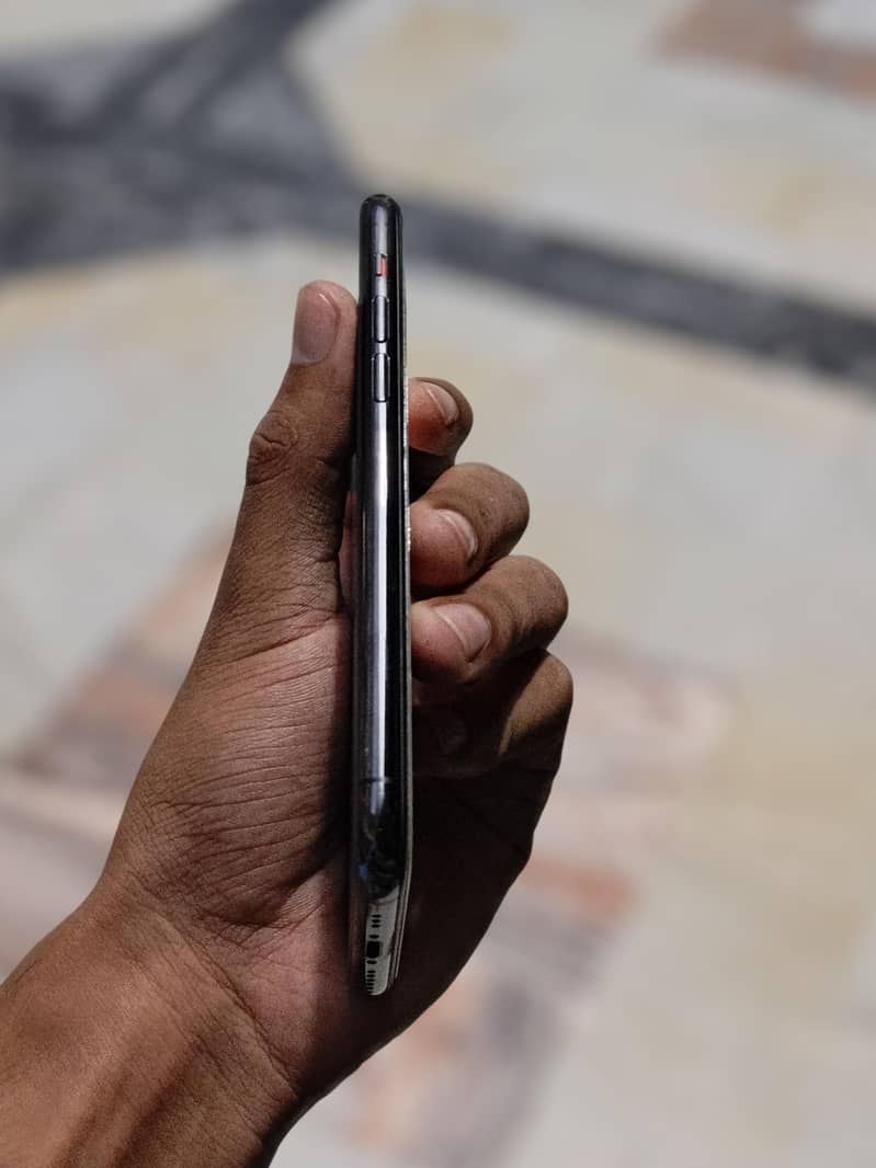 Apple iPhone 11 Pro 1