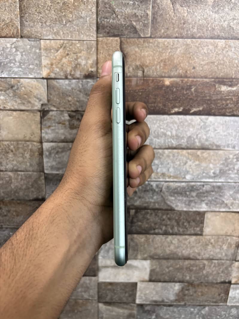 Apple iPhone 11 3
