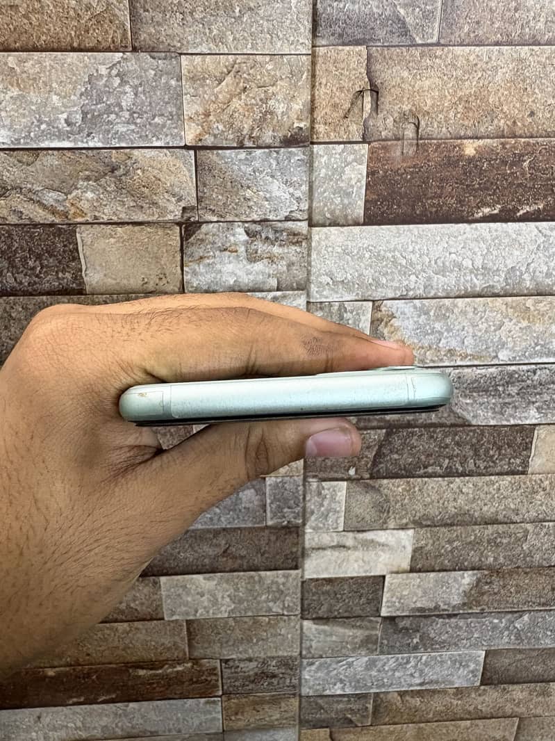 Apple iPhone 11 4