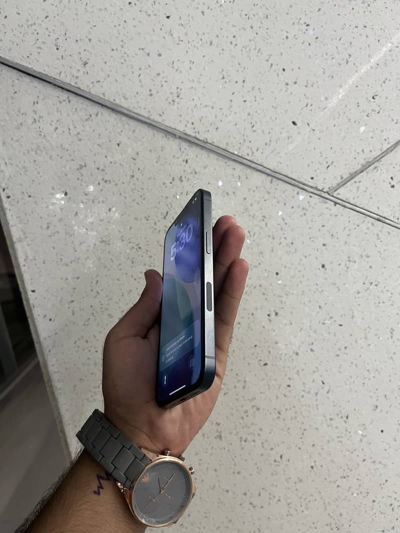 Apple iPhone 13 1