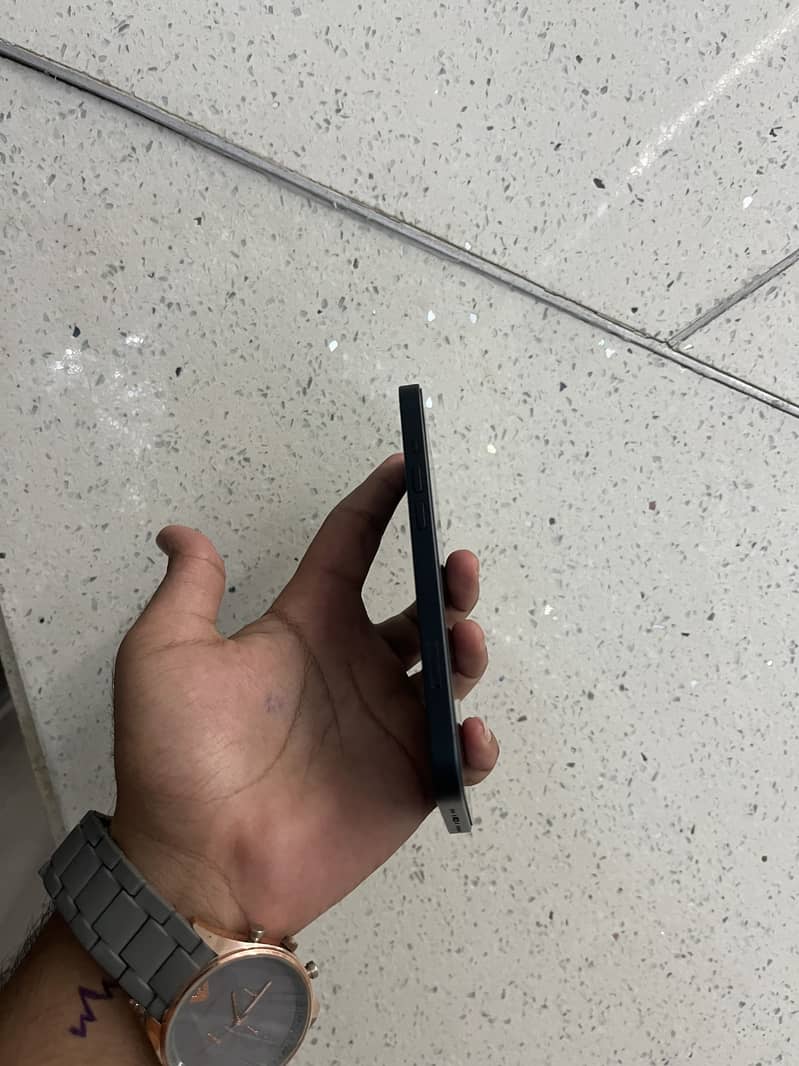 Apple iPhone 13 3