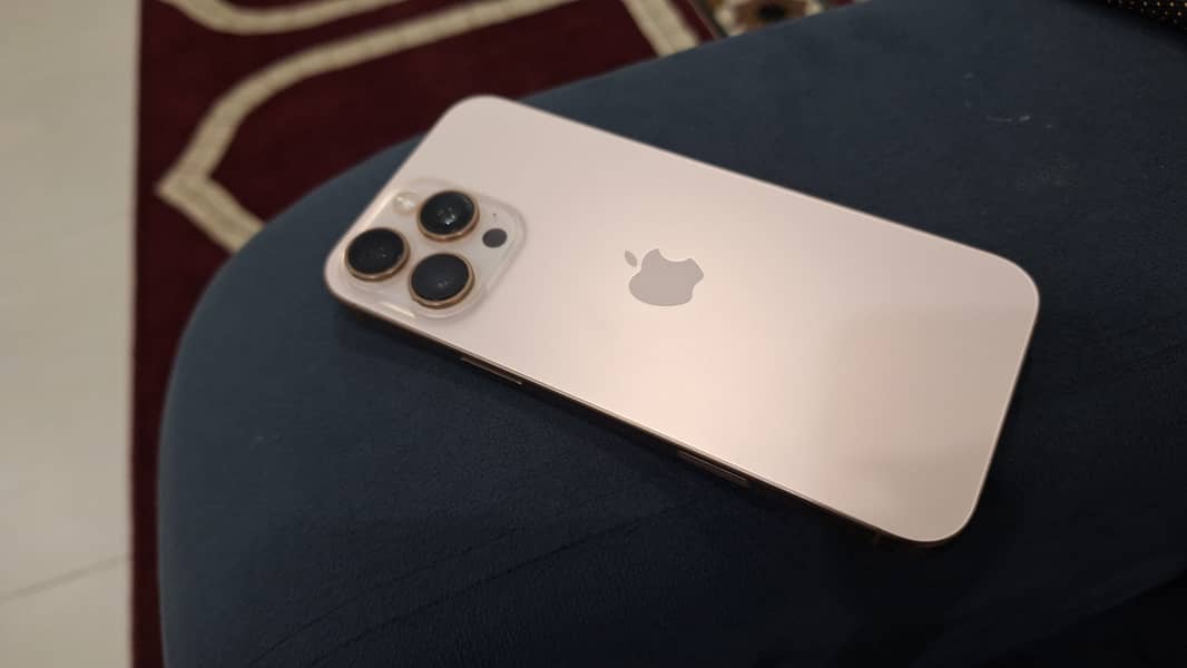 Apple iPhone 16 Pro Max 0