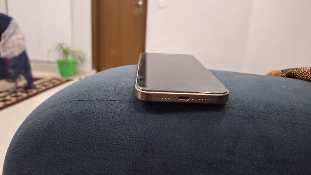 Apple iPhone 16 Pro Max 2