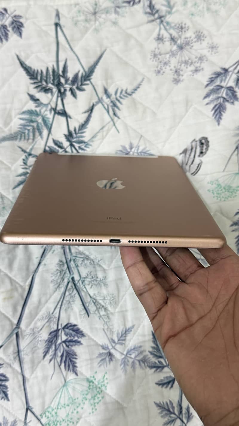 Apple ipad 6th generation 3