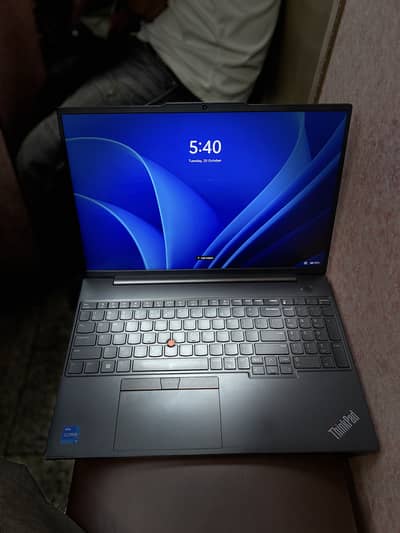 Lenovo E16 core i5 13gen 16 256 - License windows readAd