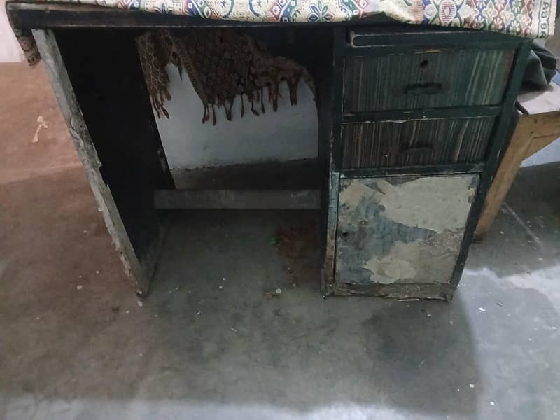 computer table and iron table 5