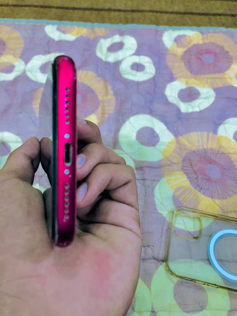 Apple iPhone 11 4