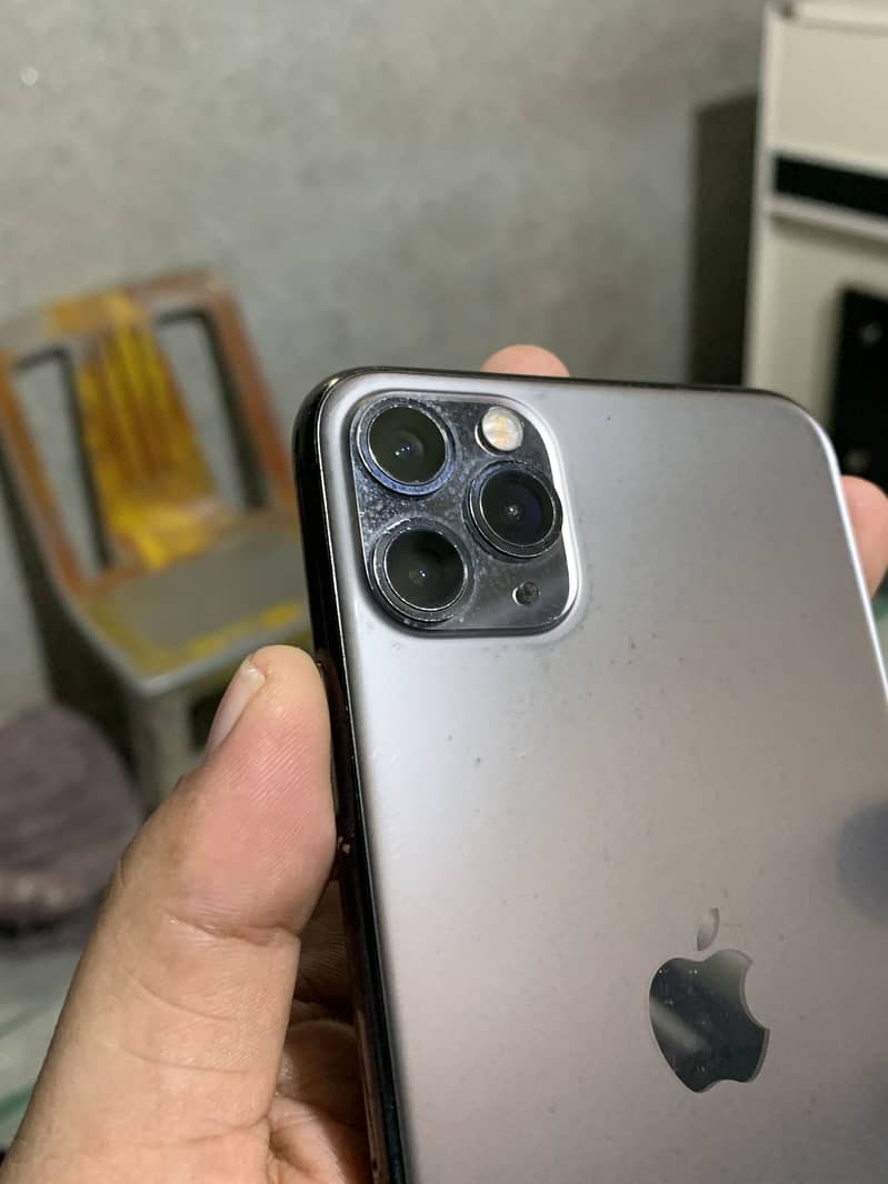 Apple iPhone 11 Pro Max 4