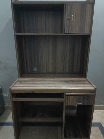 Computer table