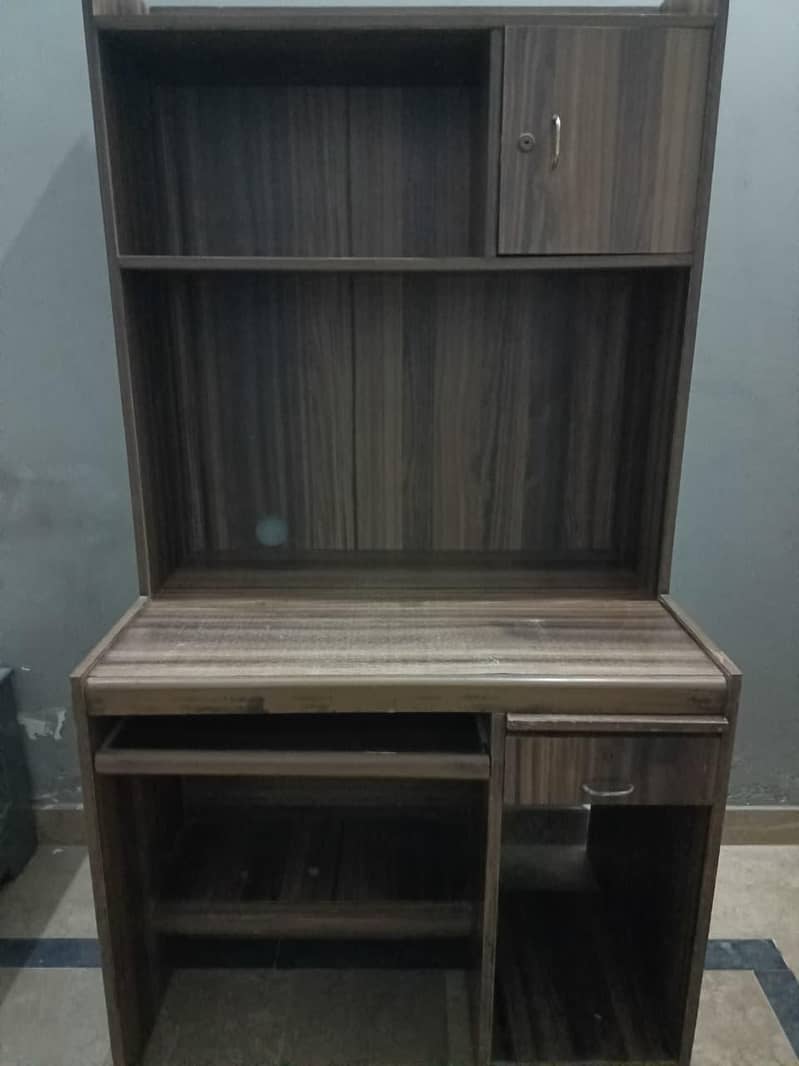 Computer table 0