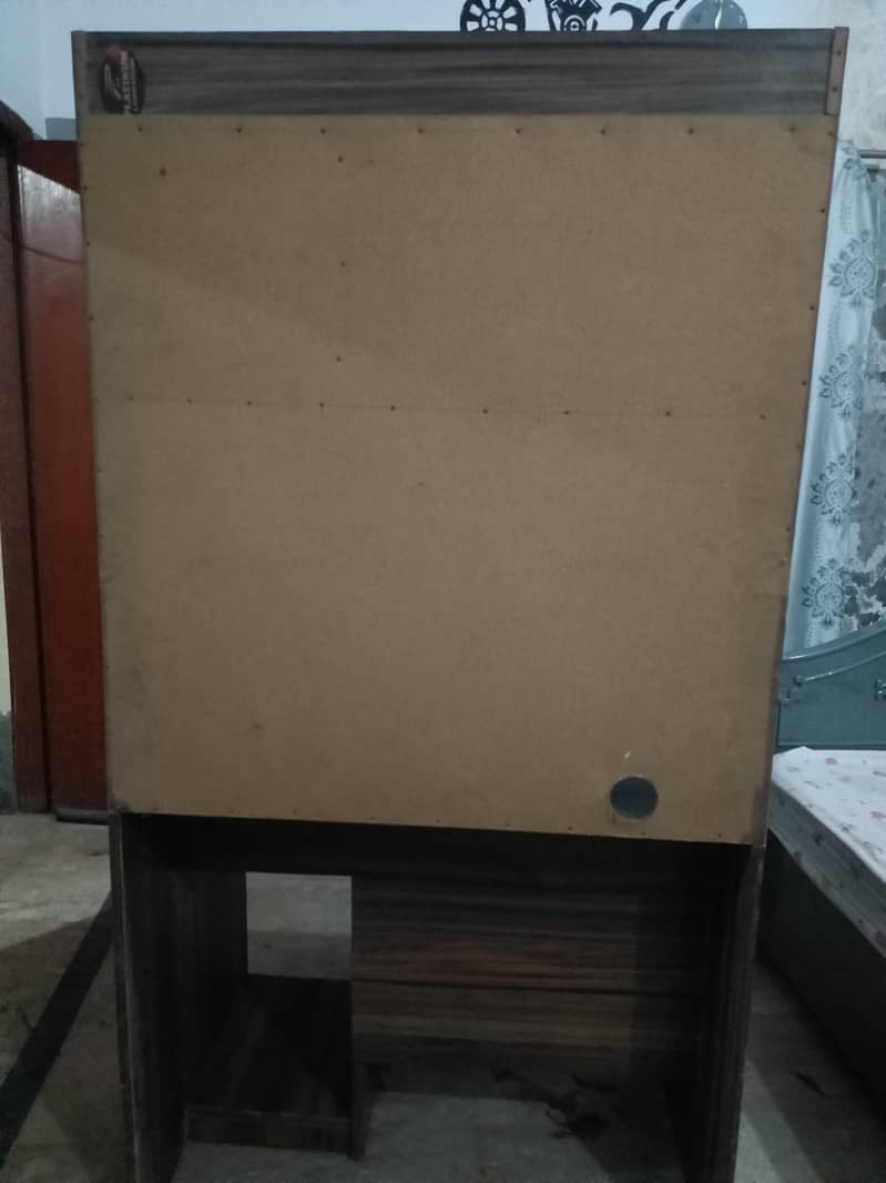 Computer table 4