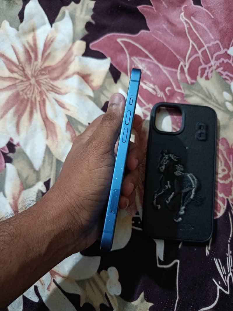 Apple iPhone 13 2