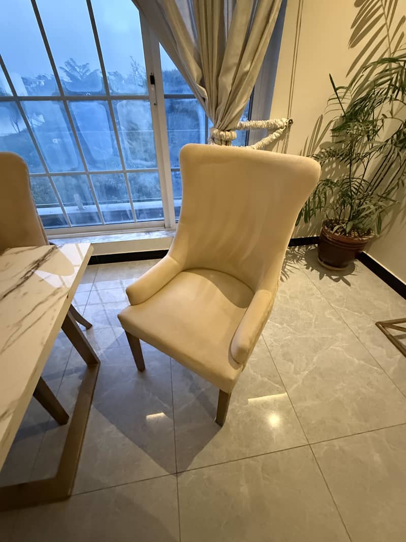 Dining table – Six Chairs 7