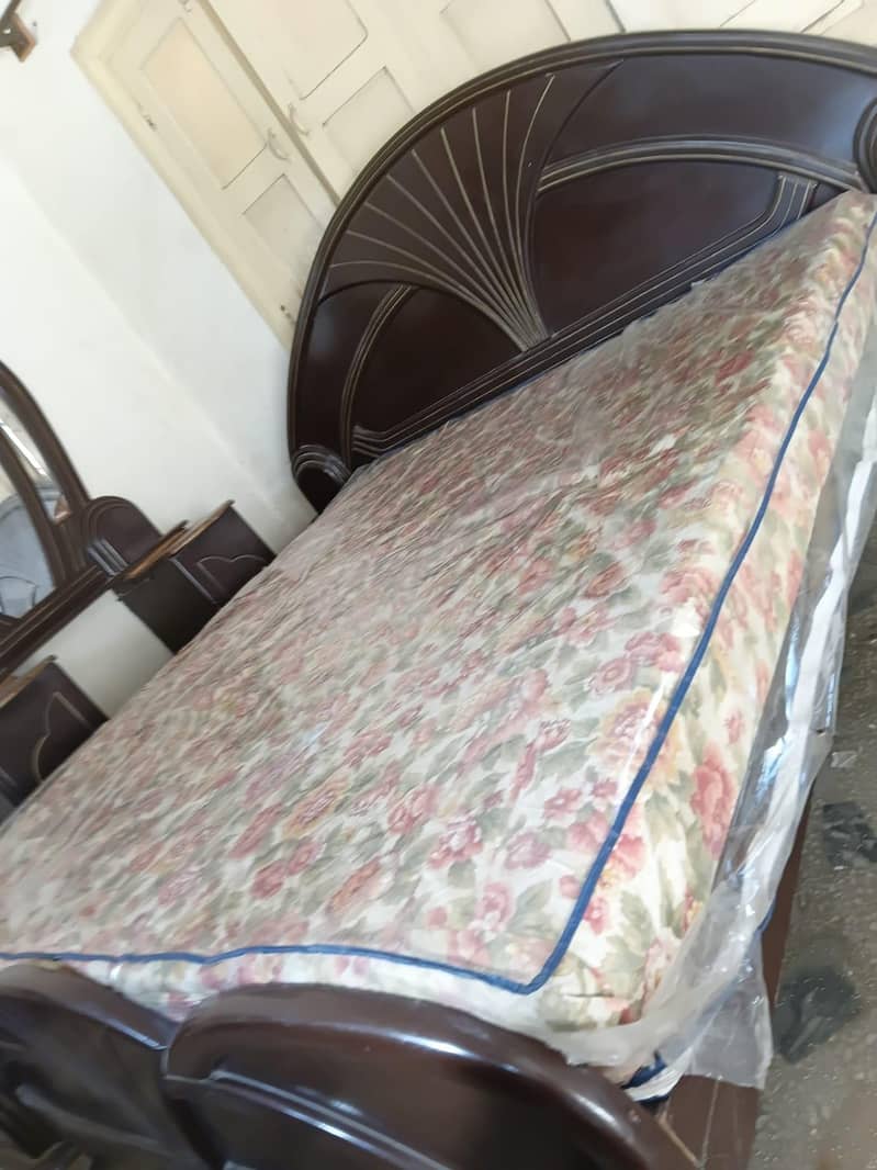 bed with 2 side tables 2