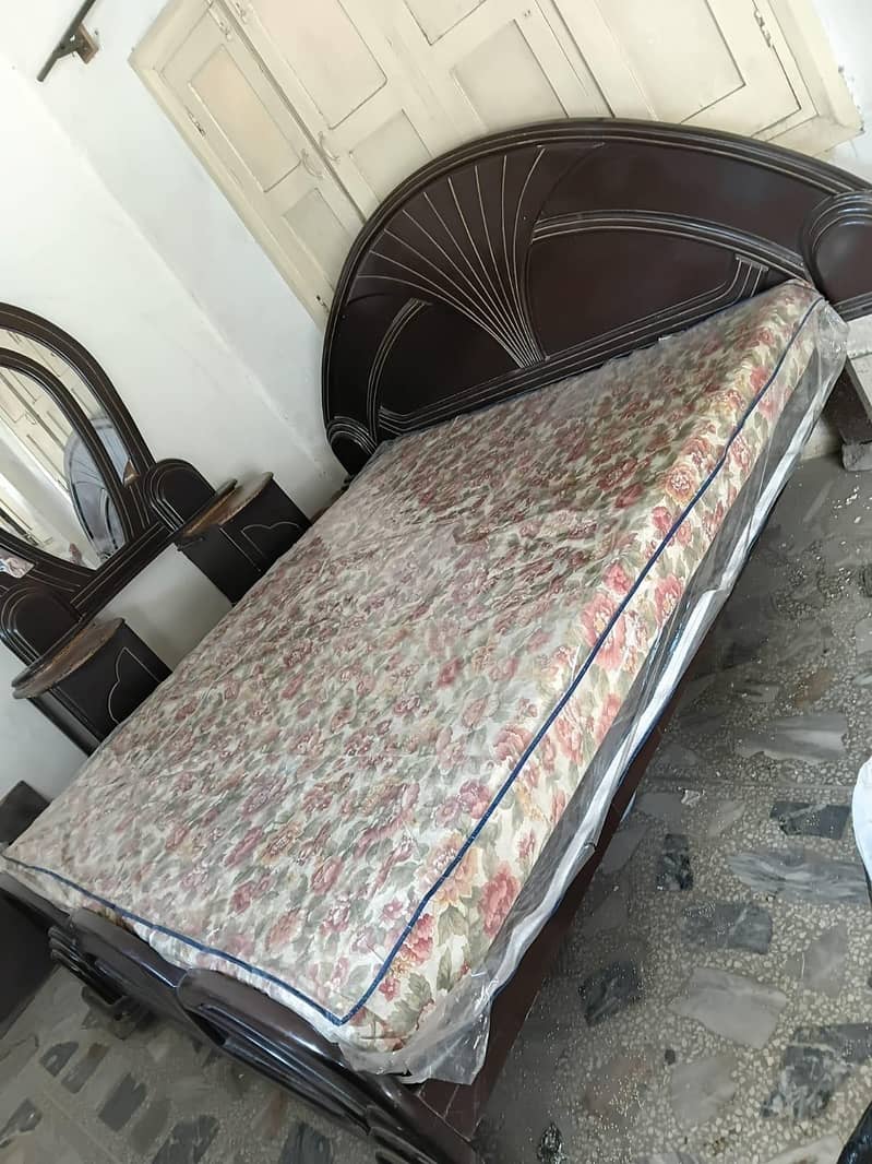 bed with 2 side tables 4