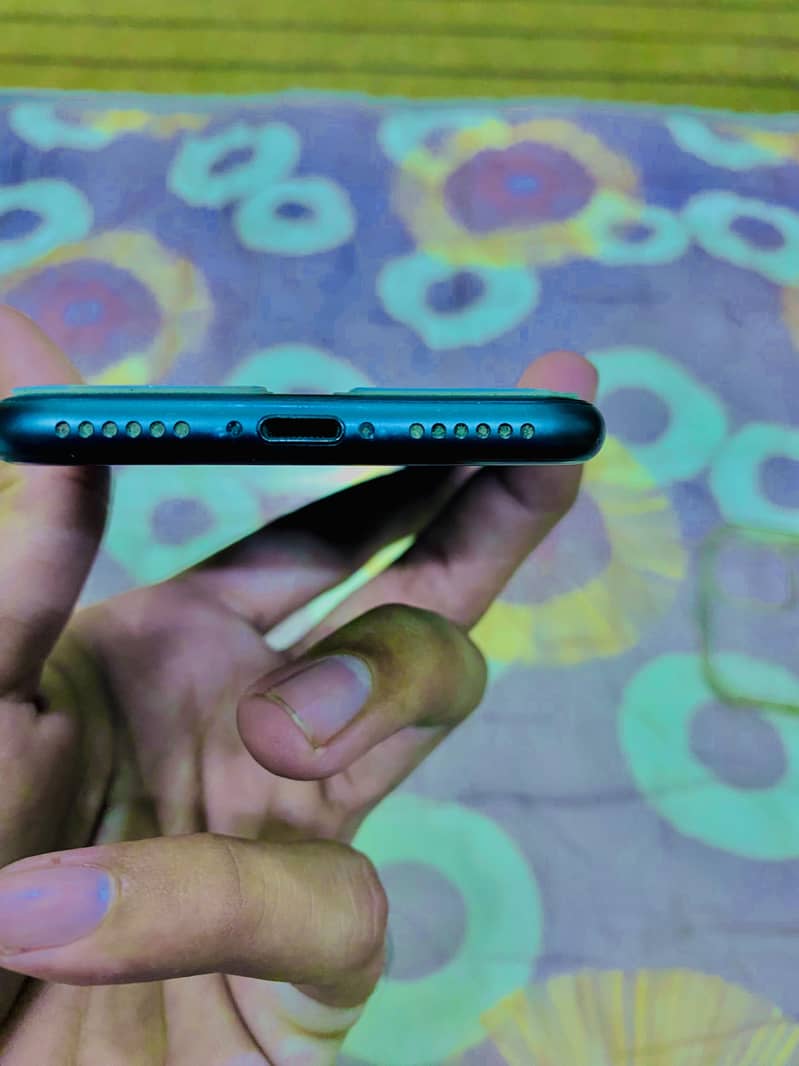 Apple iPhone 8 3