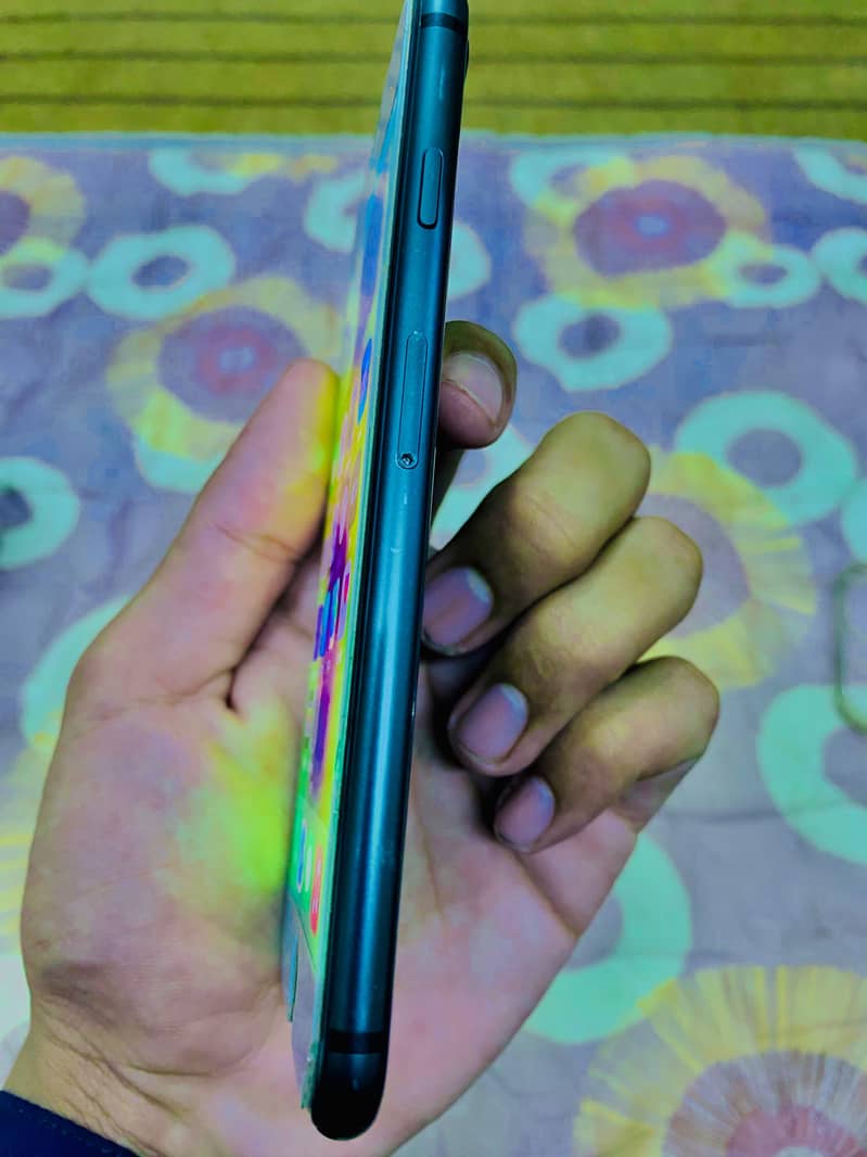 Apple iPhone 8 5