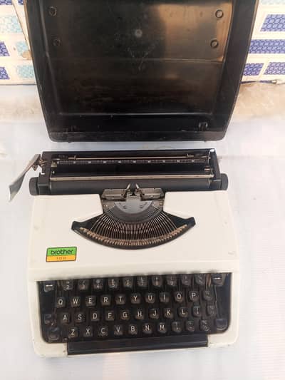 Typewriter Brother manual