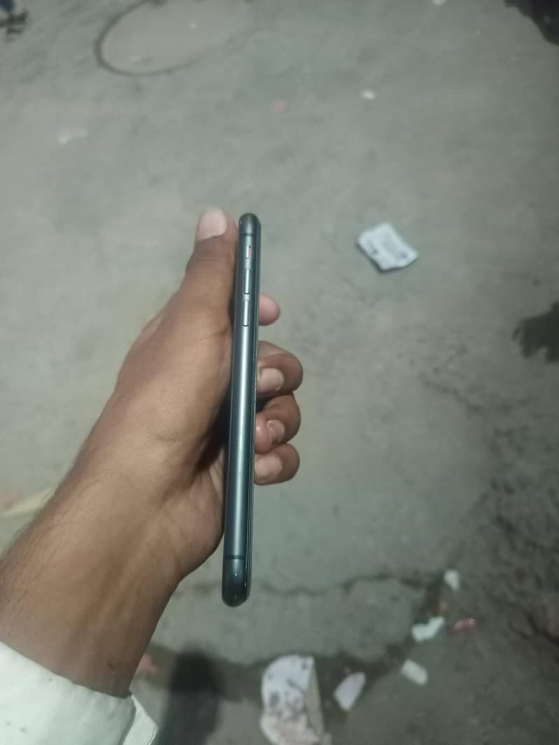 Apple iPhone 11 3