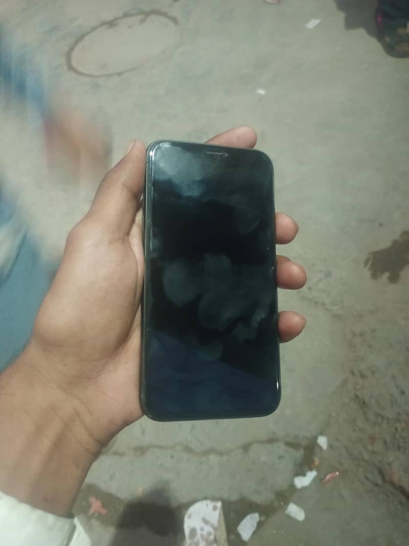Apple iPhone 11 4