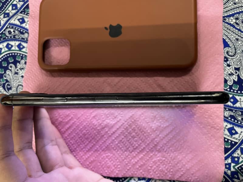 Apple iPhone 11 Pro Max 2
