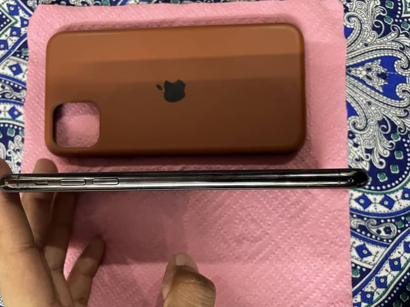 Apple iPhone 11 Pro Max 3