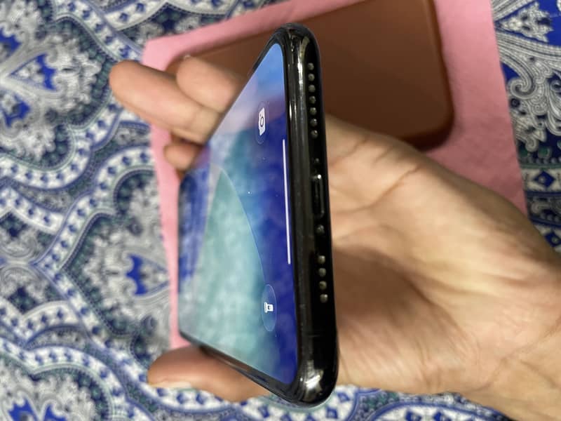 Apple iPhone 11 Pro Max 4