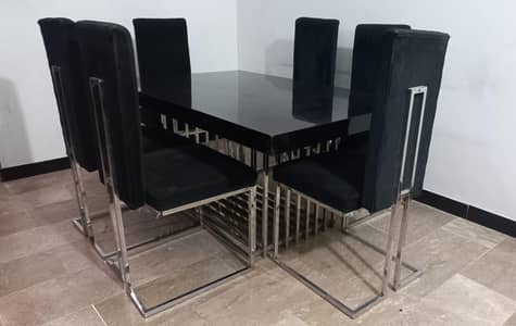 6 Seater Dining table